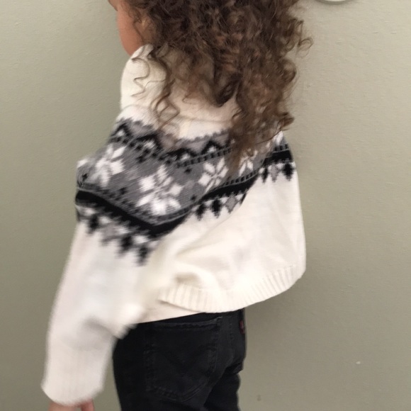 CRAZY 8 Girls Girls Knit Sweater With Snowflakes | 4T - Picture 5 of 10